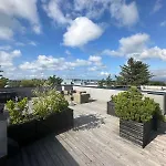 Downtown With 2 Bedrooms And Balcony דירה *
