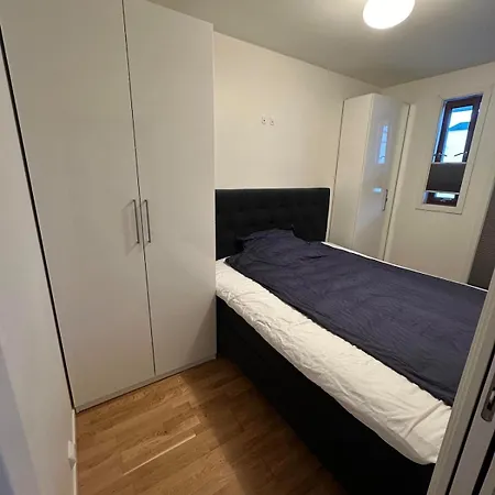Downtown With 2 Bedrooms And Balcony דירה *