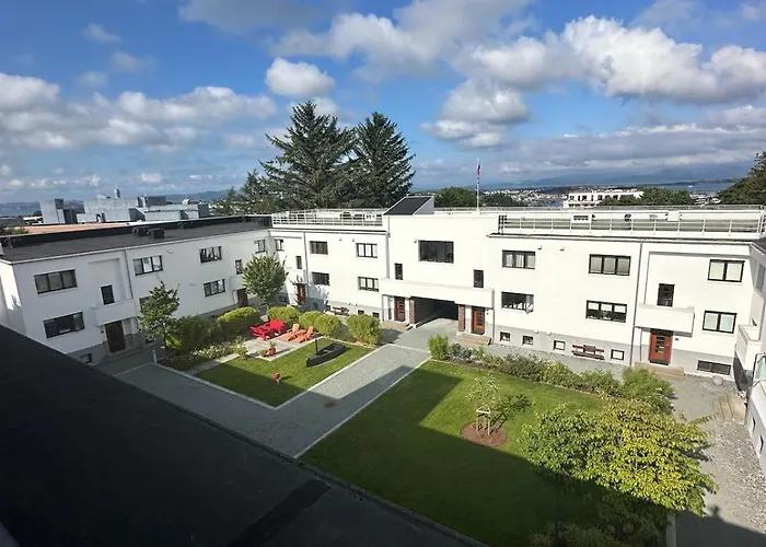 Daire Downtown With 2 Bedrooms And Balcony *