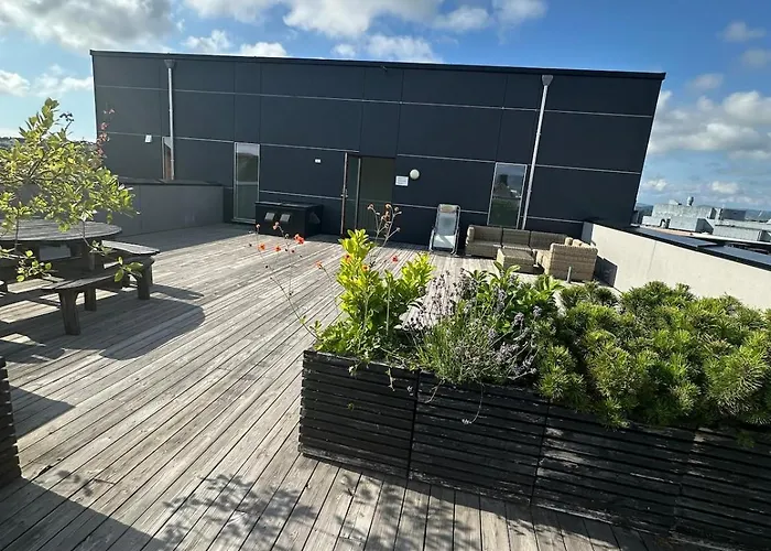 Daire Downtown With 2 Bedrooms And Balcony *